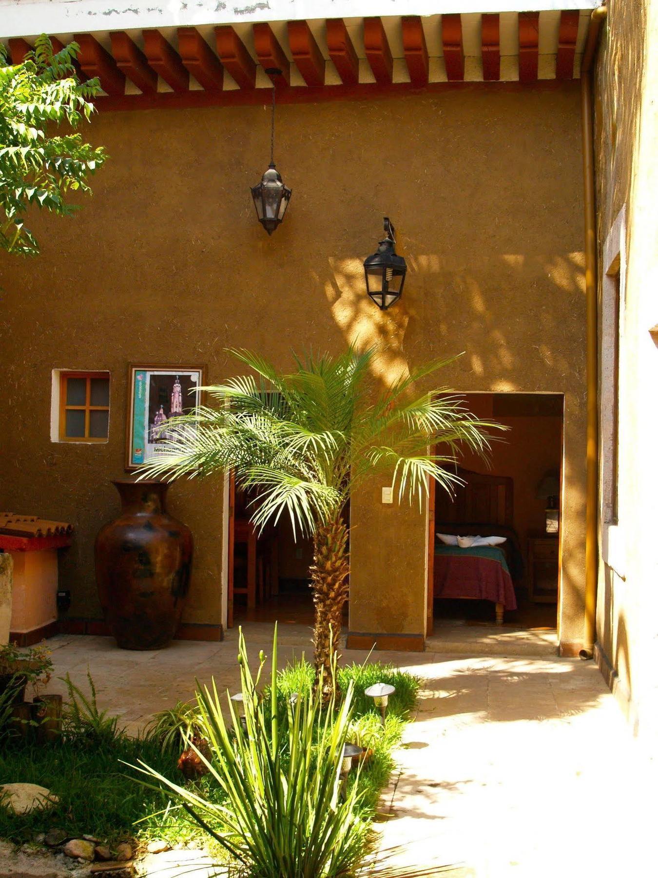 Del Callejon Hotel